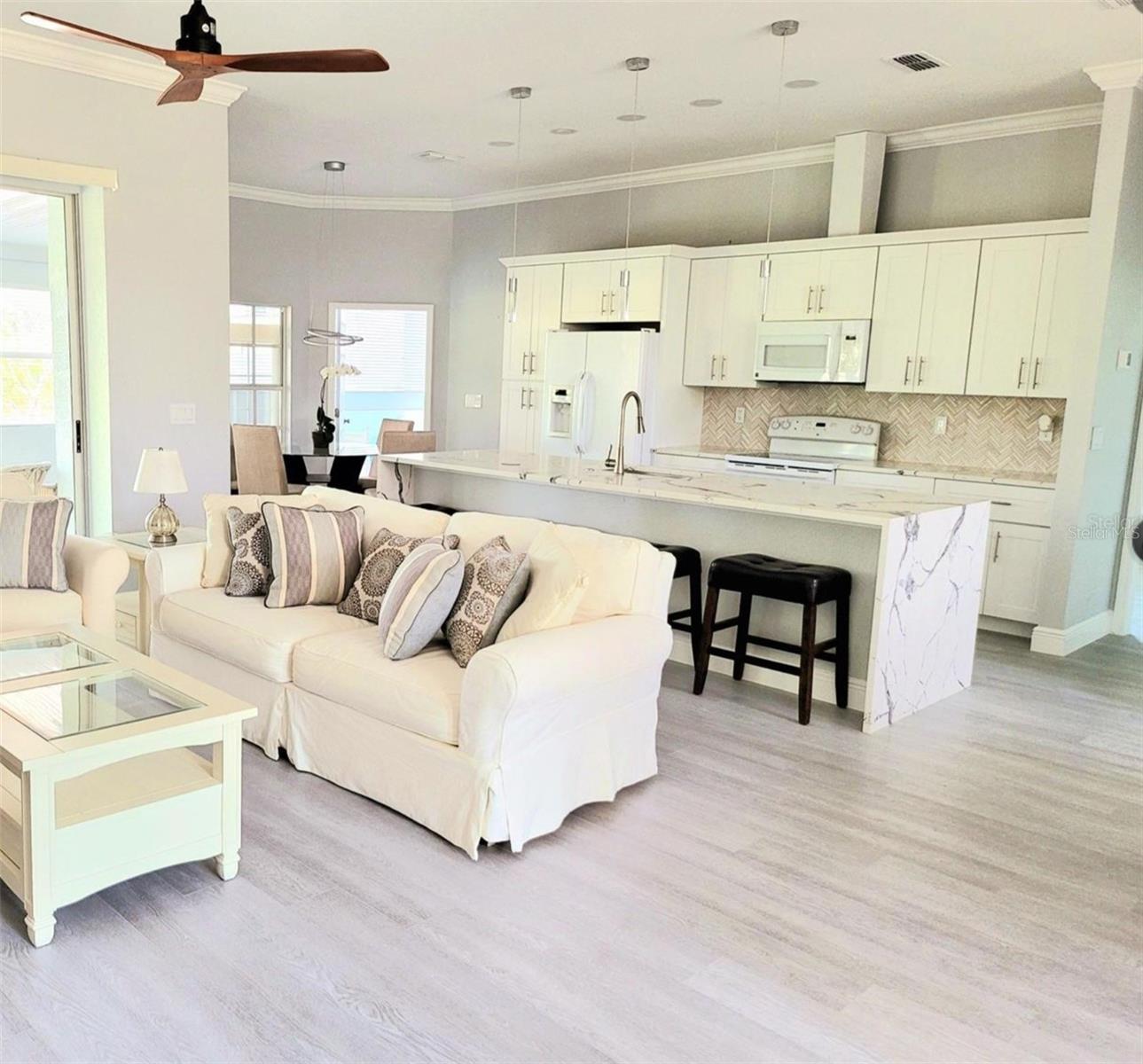 1415 BEACH CLUB LN — photo 5