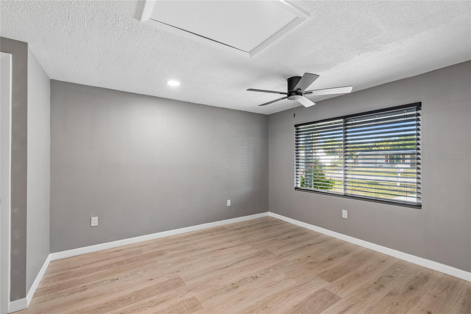 2348 DOUD ST — photo 10