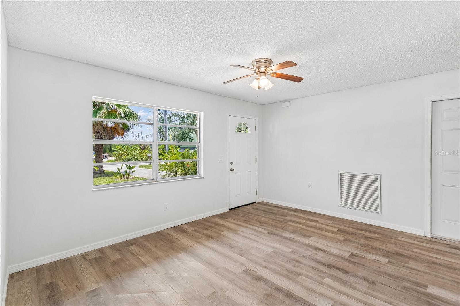 6826 DRIFTWOOD DR — photo 8