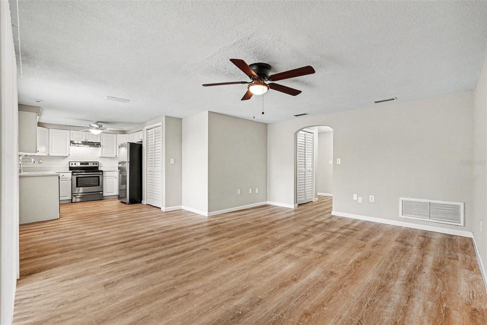 7030 INGLESIDE DR — photo 5