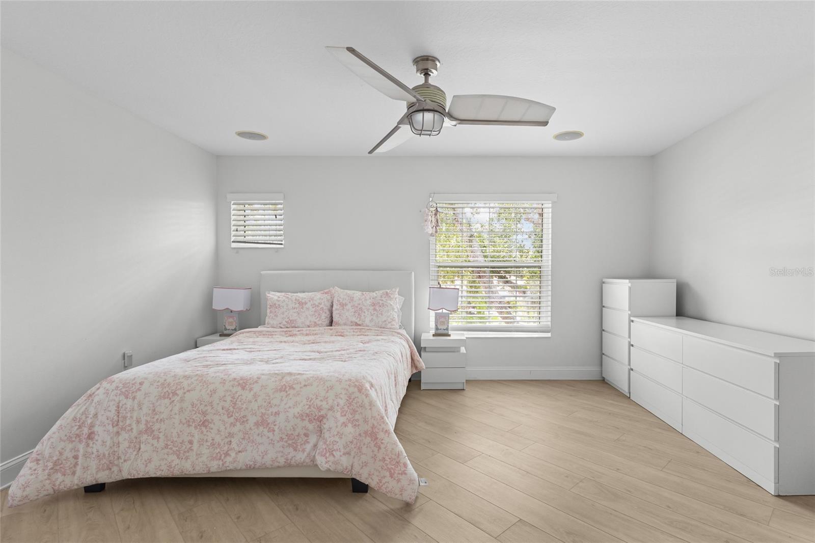 7627 DESERT INN WAY — photo 32