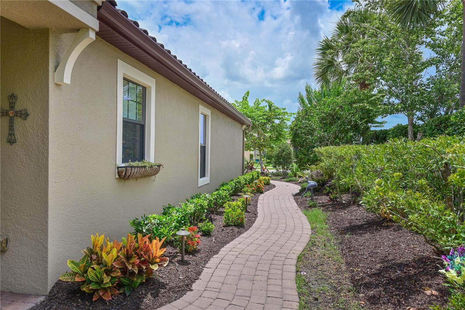 5007 SERATA DR — photo 24