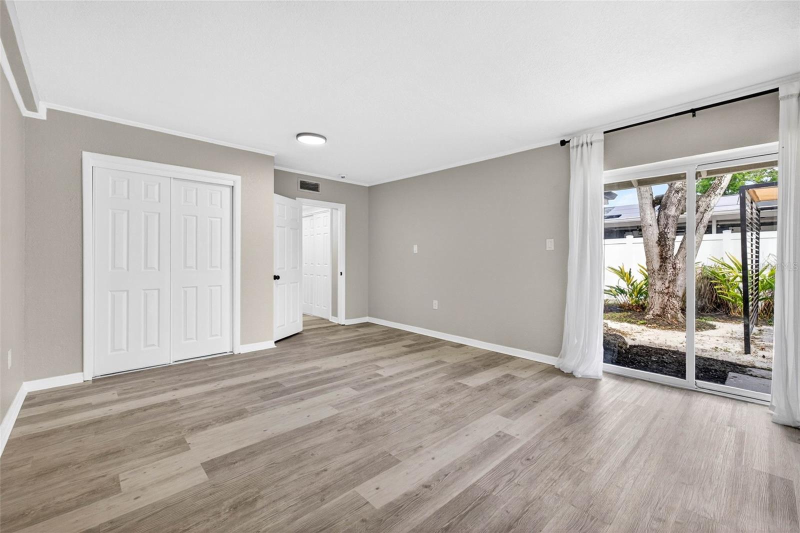 1601 E PARIS ST — photo 26