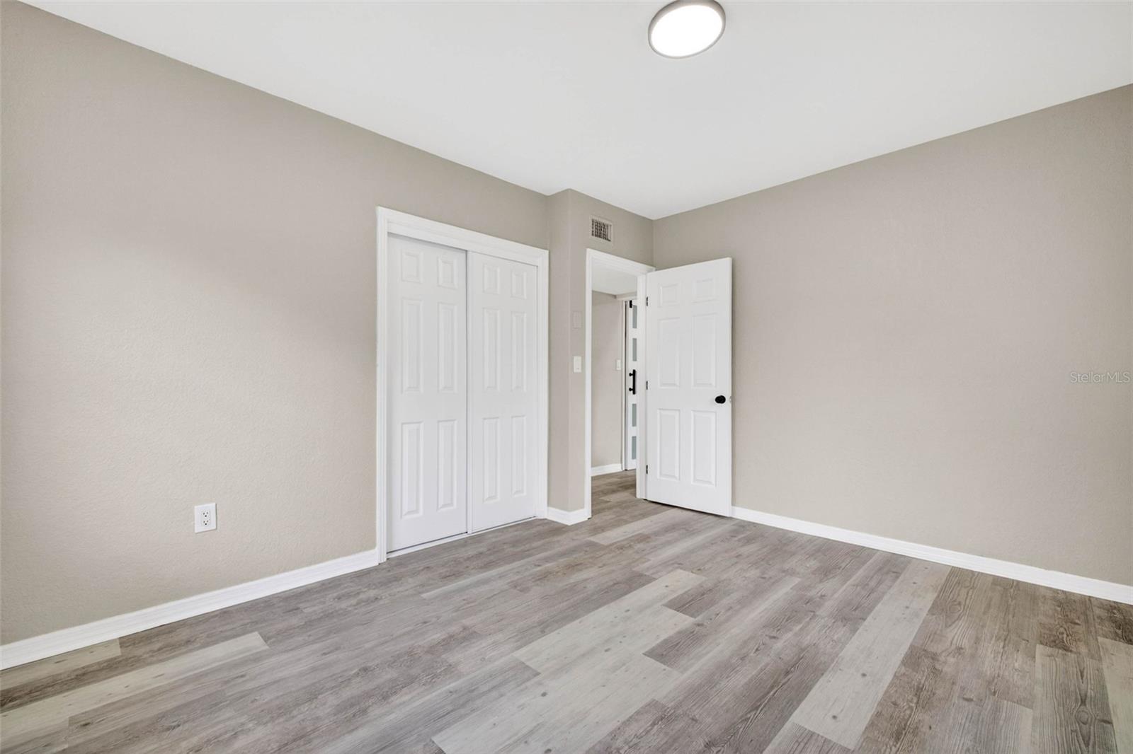 1601 E PARIS ST — photo 34