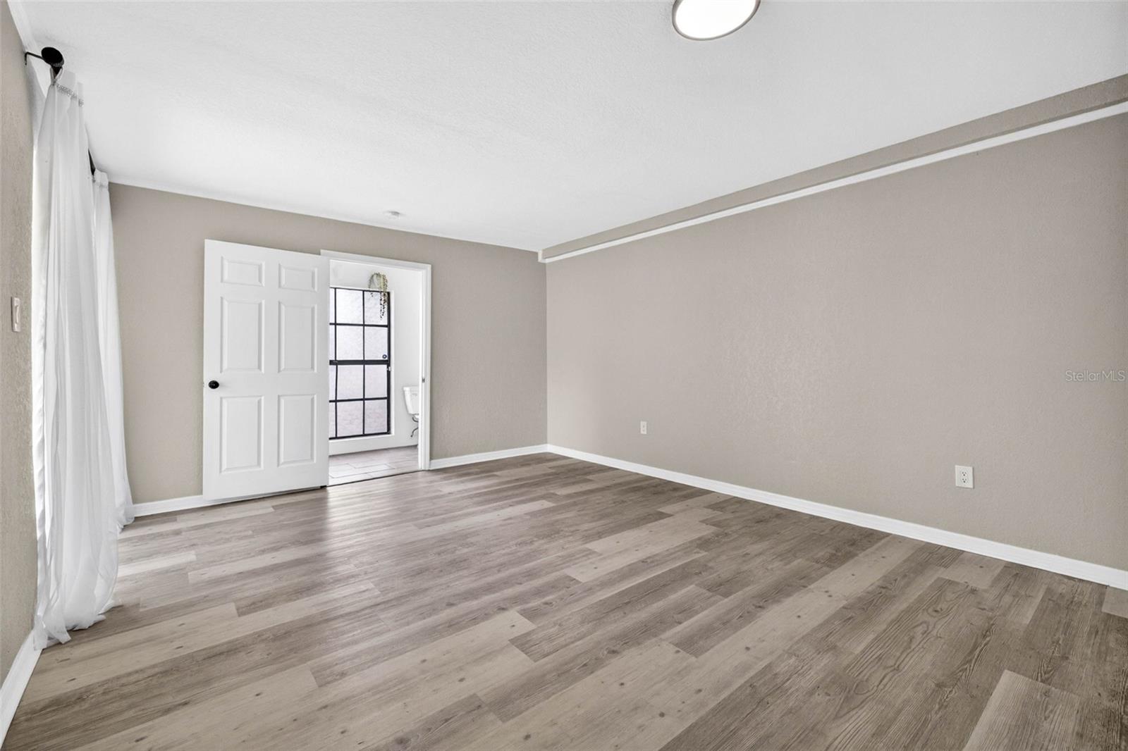 1601 E PARIS ST — photo 27