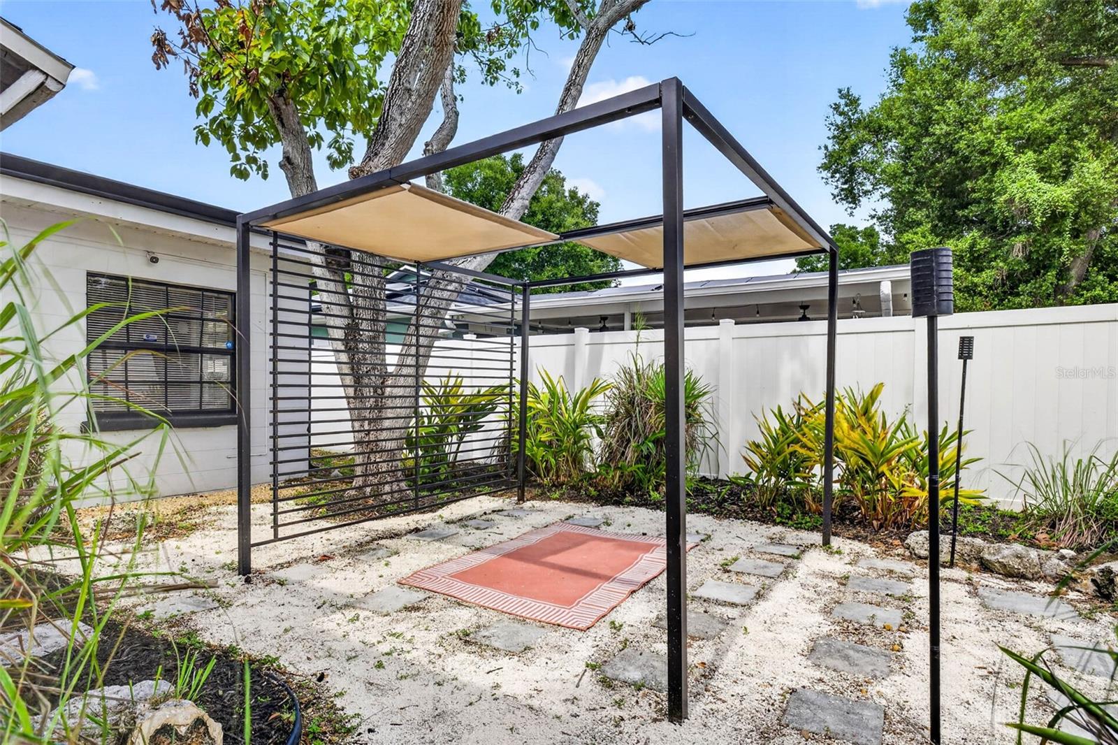 1601 E PARIS ST — photo 49