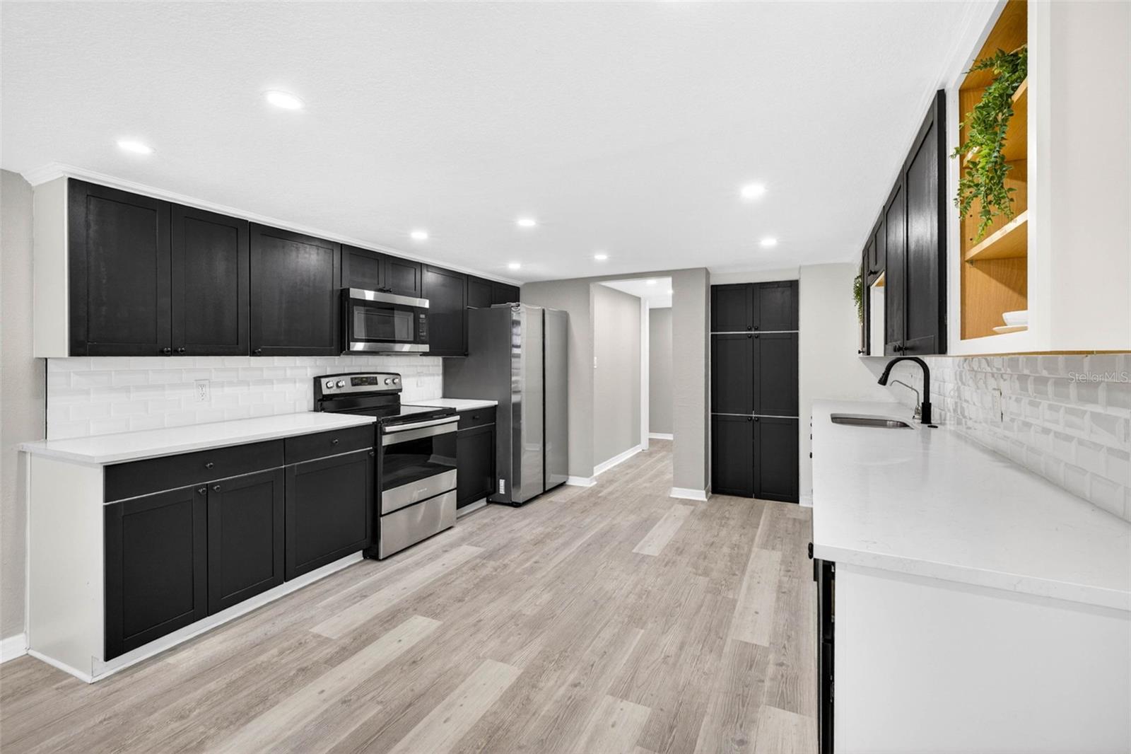 1601 E PARIS ST — photo 14