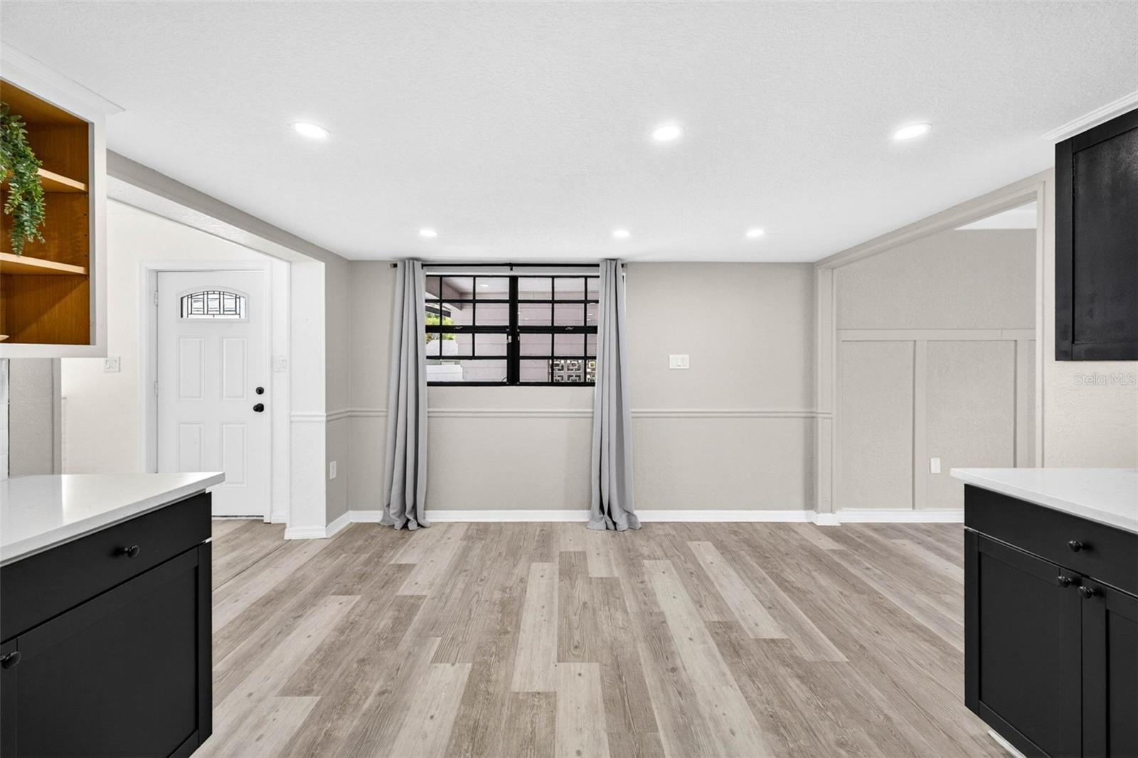 1601 E PARIS ST — photo 18