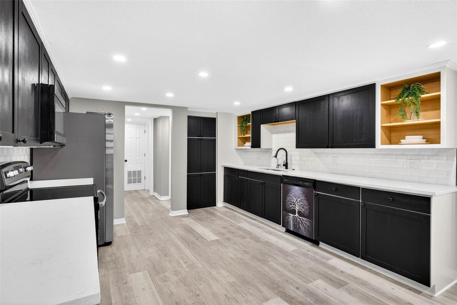 1601 E PARIS ST — photo 12