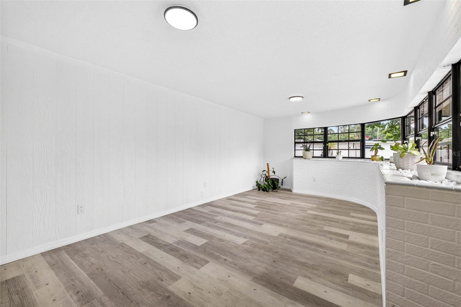 1601 E PARIS ST — photo 19