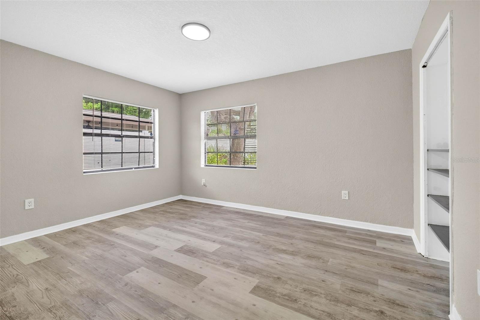 1601 E PARIS ST — photo 38