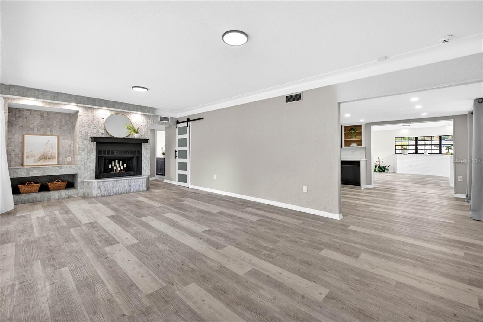 1601 E PARIS ST — photo 5