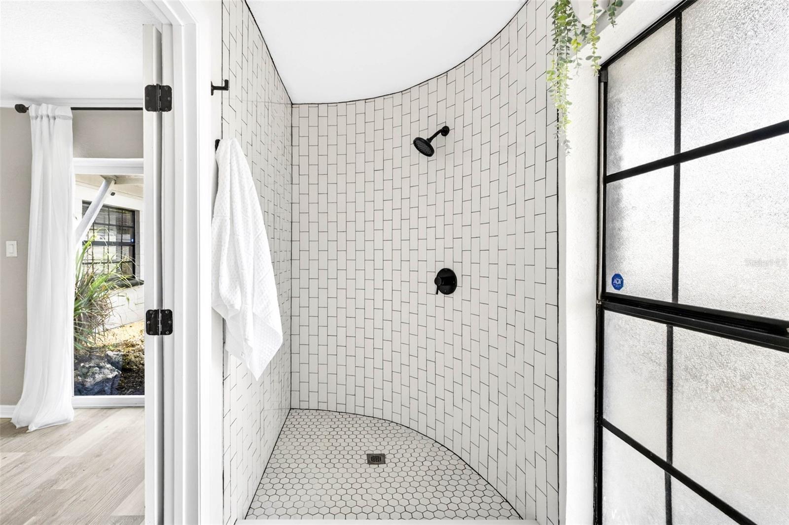 1601 E PARIS ST — photo 30