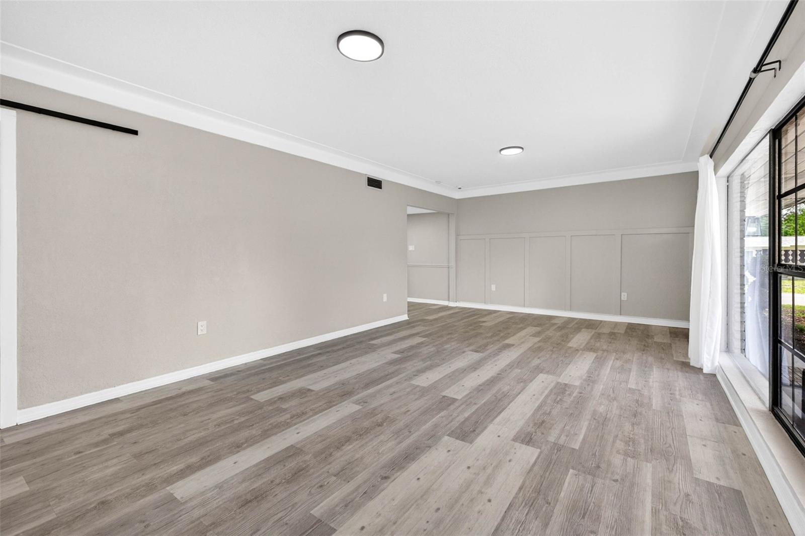 1601 E PARIS ST — photo 8