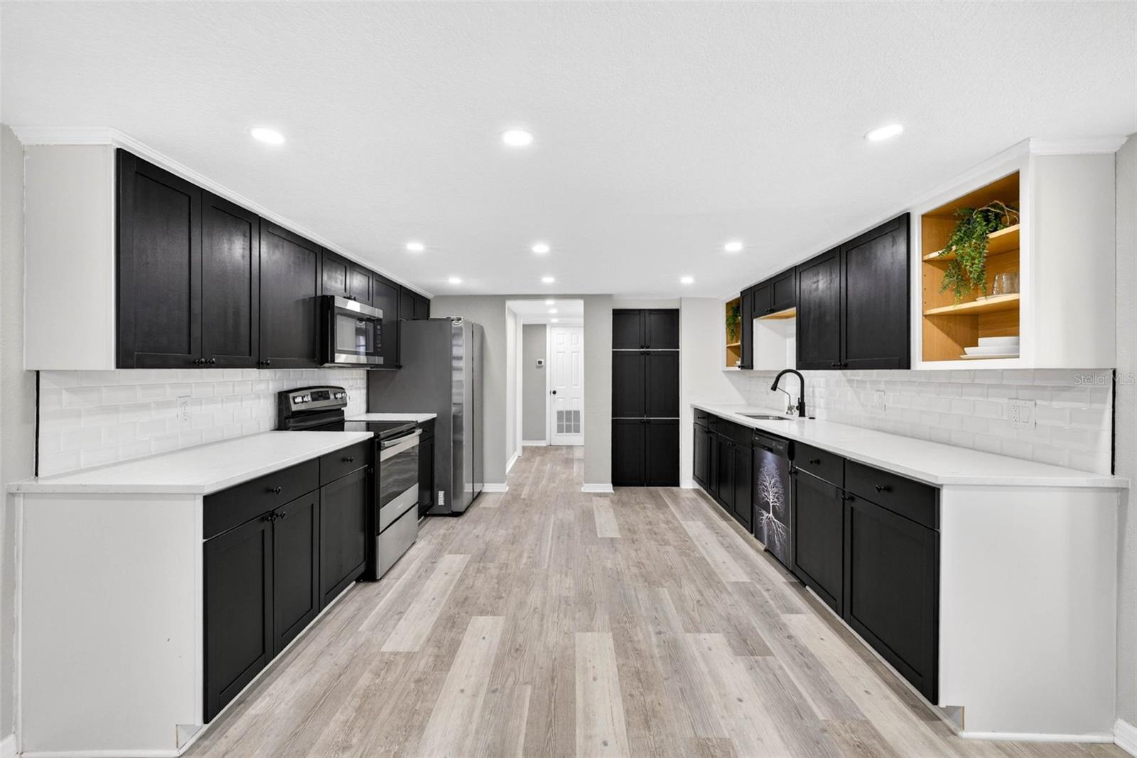 1601 E PARIS ST — photo 13