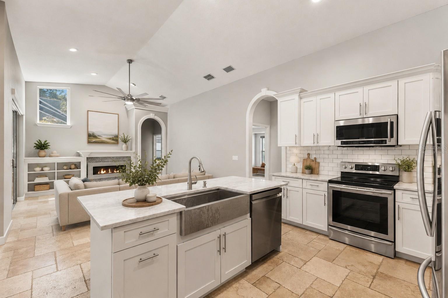 695 SALT LAKE DR — photo 13