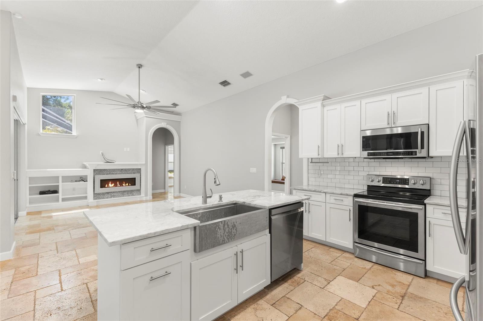 695 SALT LAKE DR — photo 16