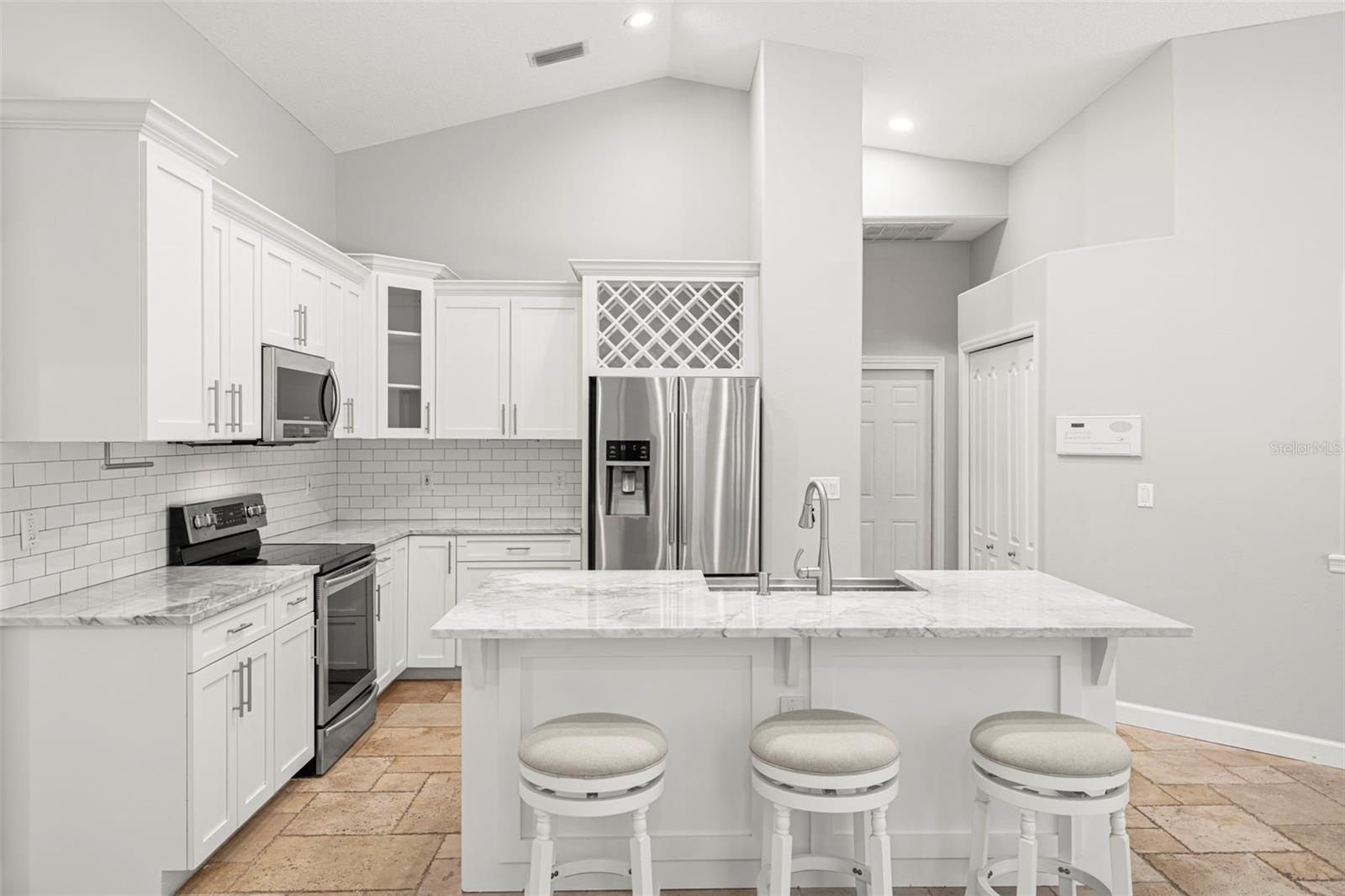 695 SALT LAKE DR — photo 18