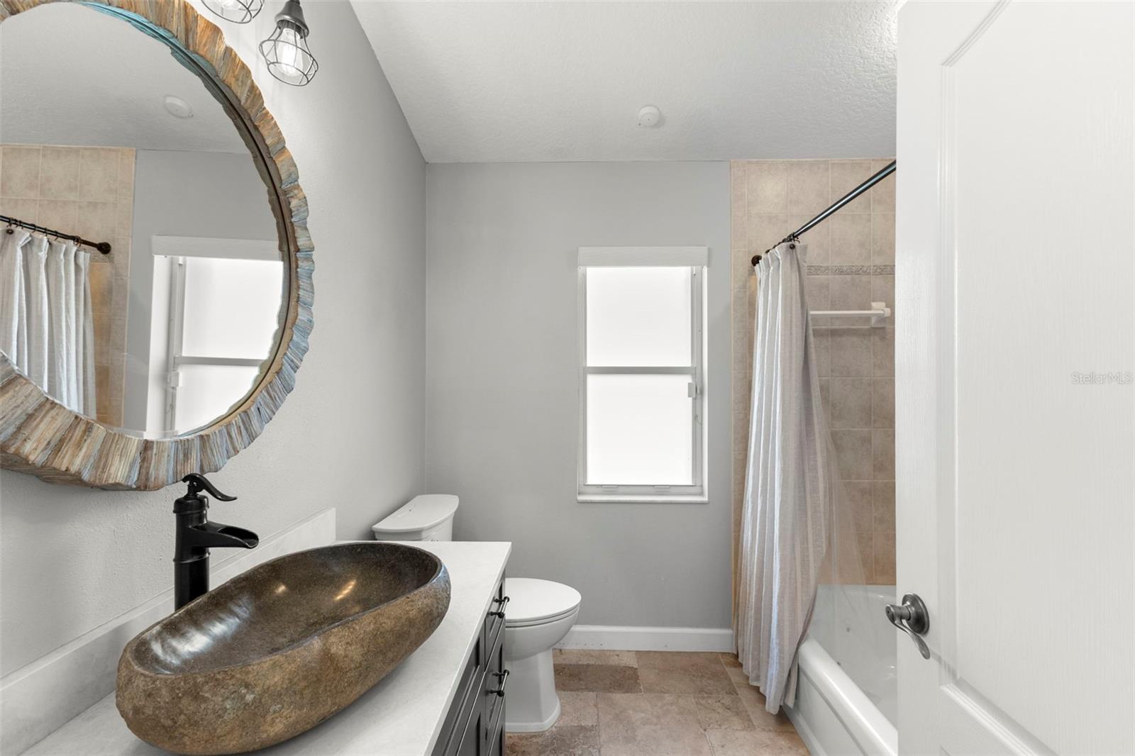 695 SALT LAKE DR — photo 41