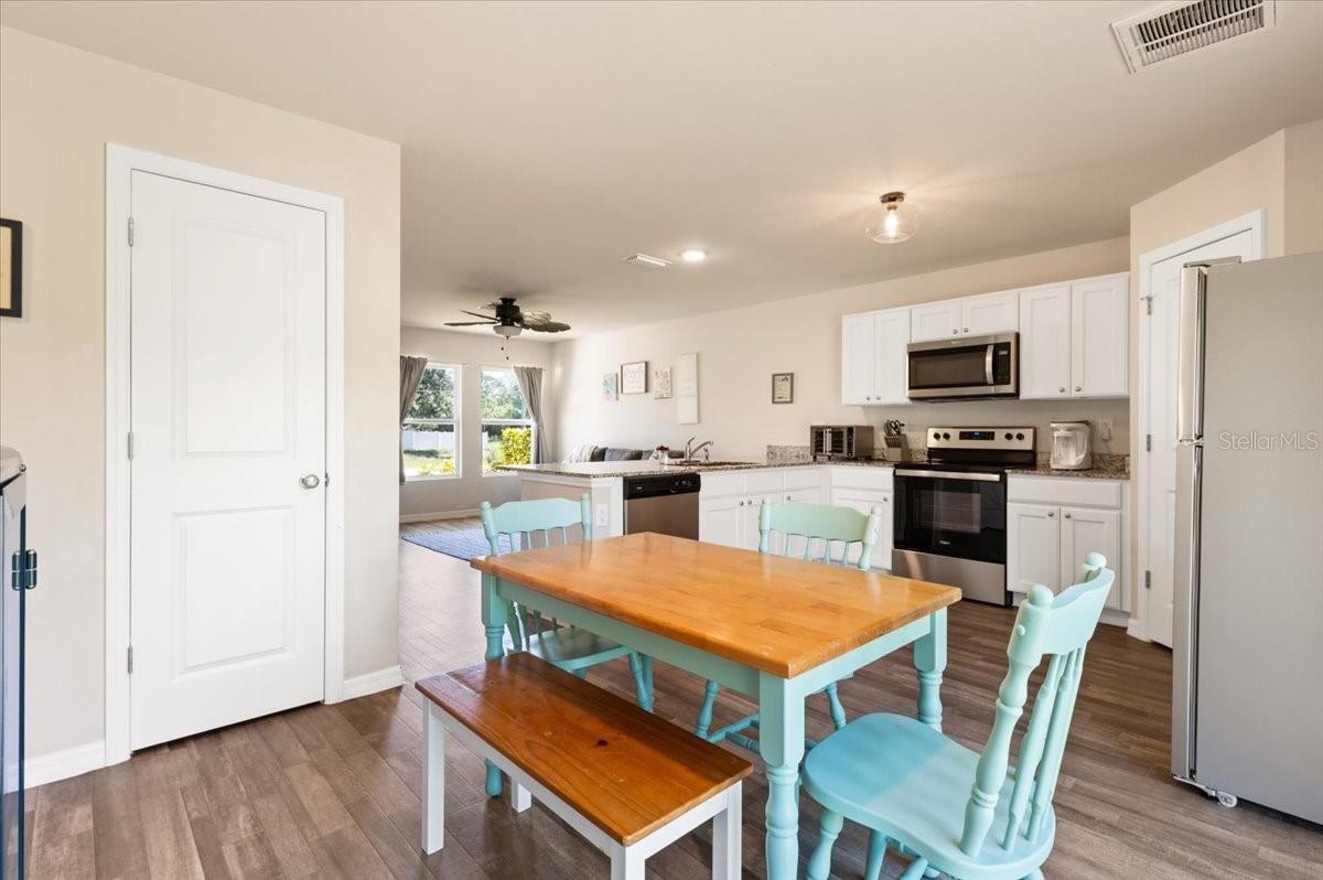 2737 E PRICE BLVD — photo 11