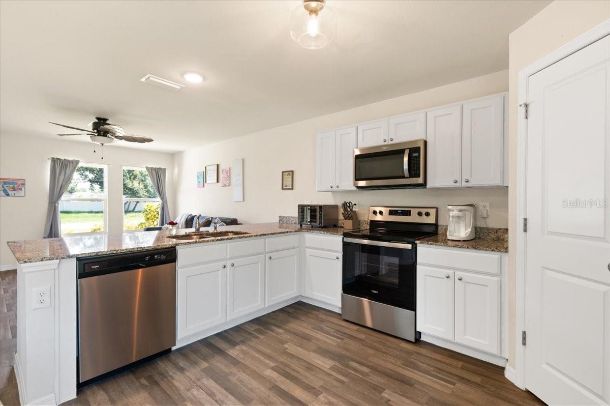2737 E PRICE BLVD — photo 10