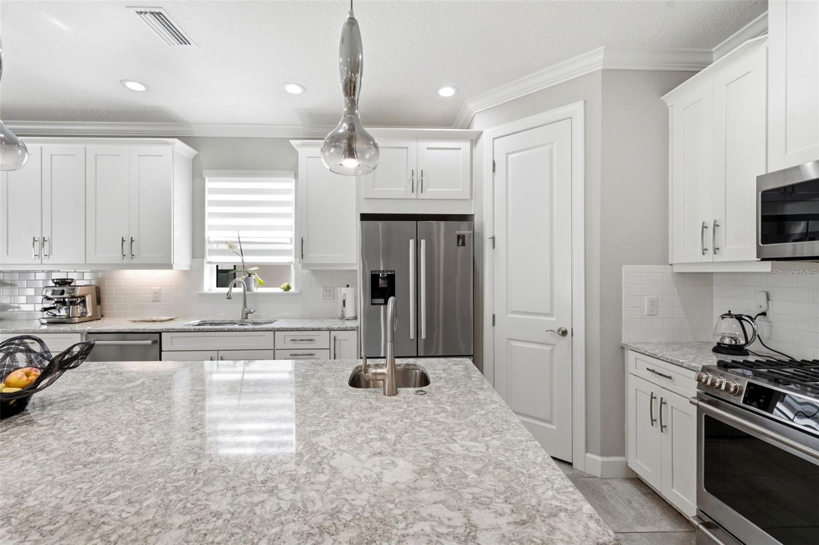 9750 HIGHLAND PARK PL — photo 36