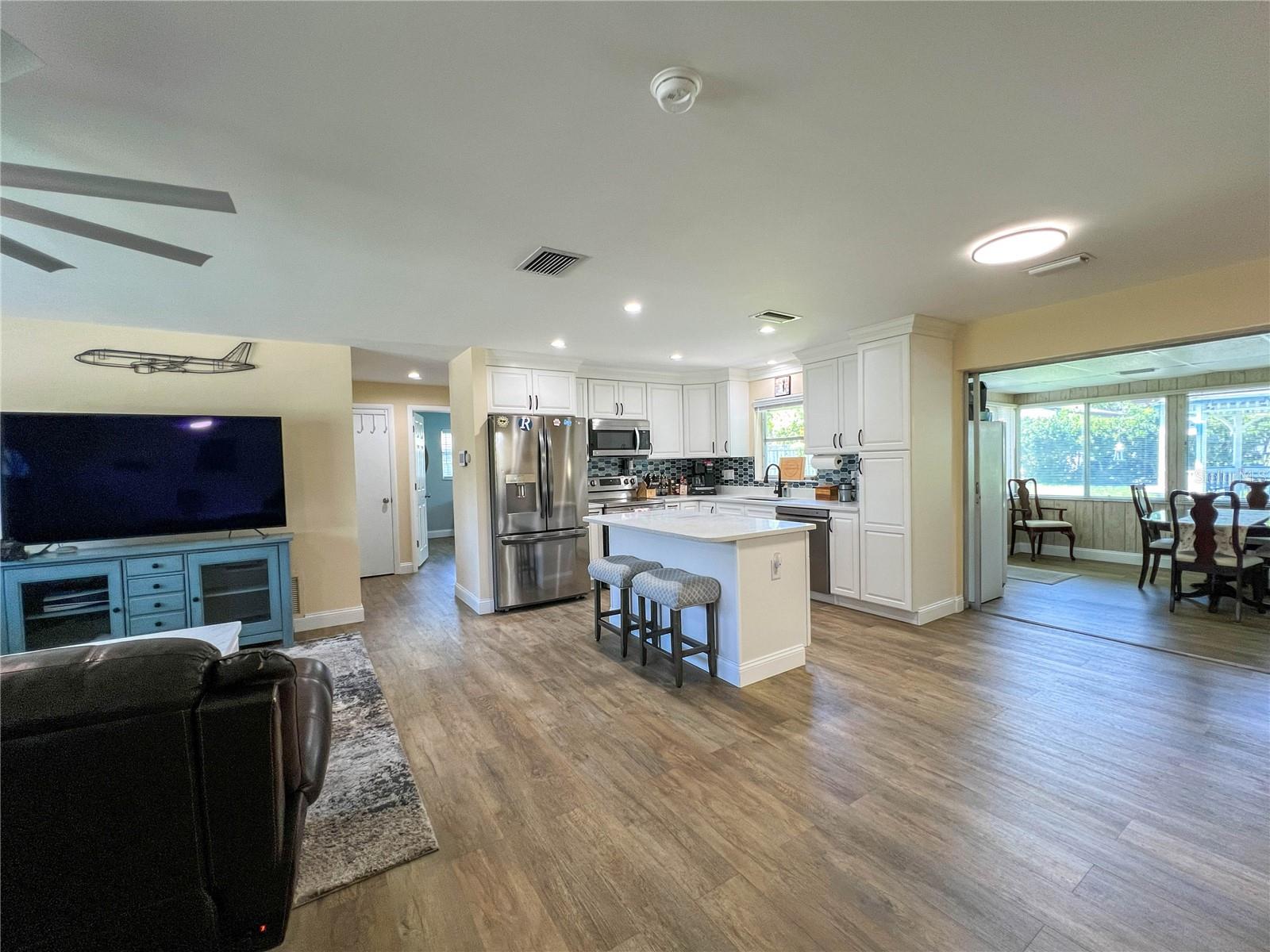 1524 S FREDRICA AVE — photo 5
