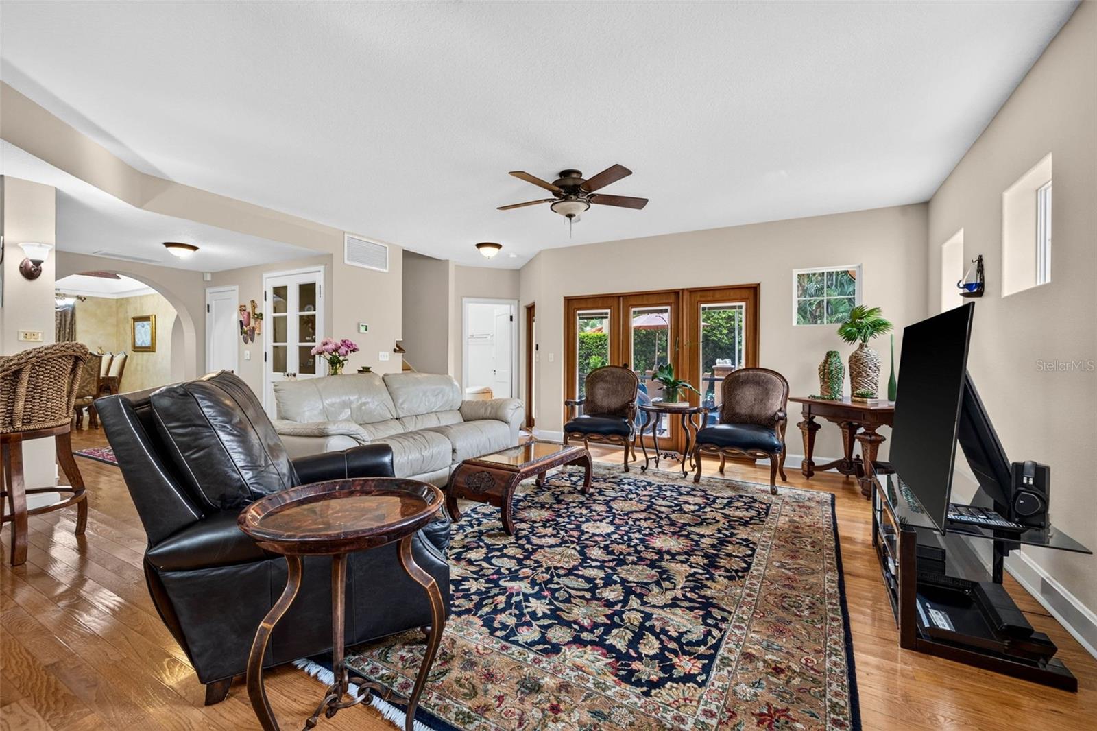 322 ROEBLING RD S — photo 13