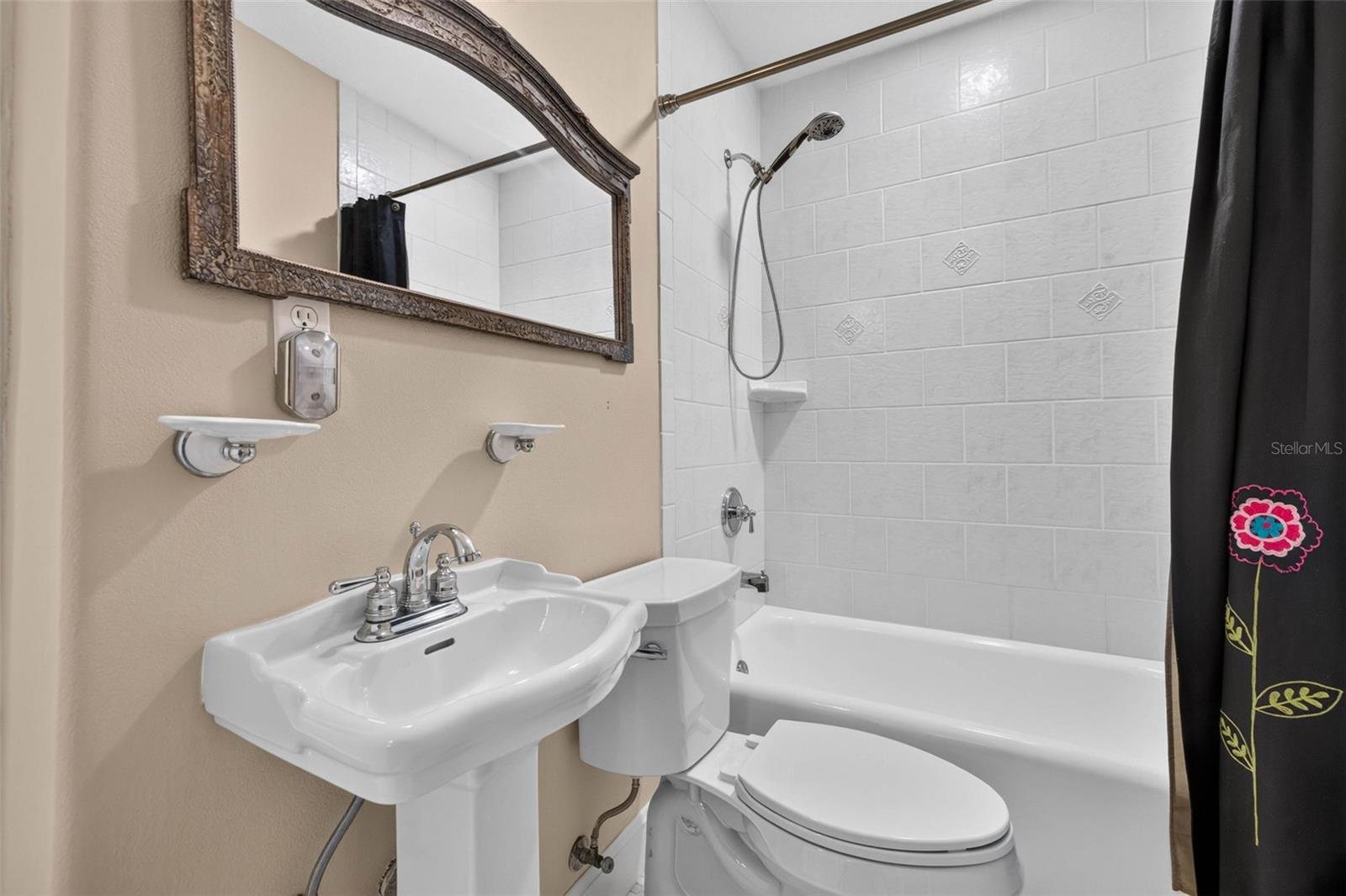 322 ROEBLING RD S — photo 31