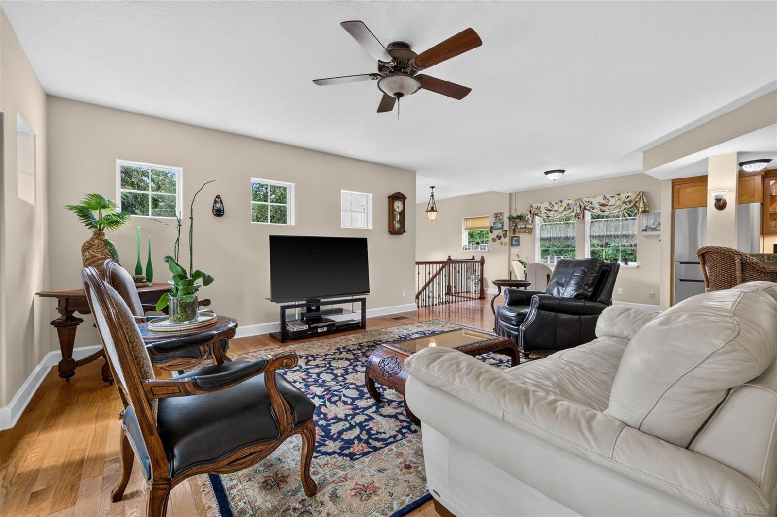 322 ROEBLING RD S — photo 12