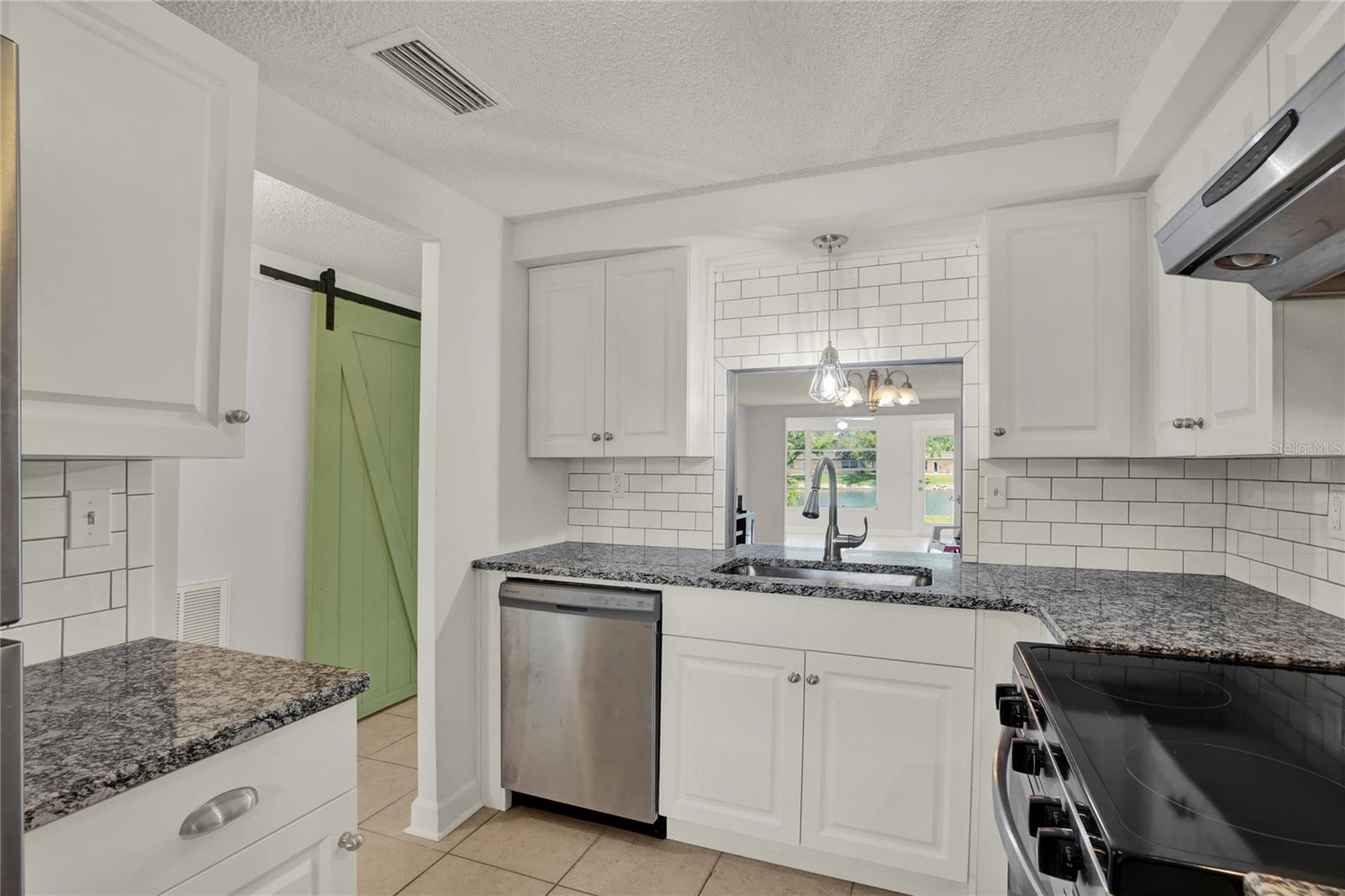 4115 HAMPTON DR #n/a — photo 3