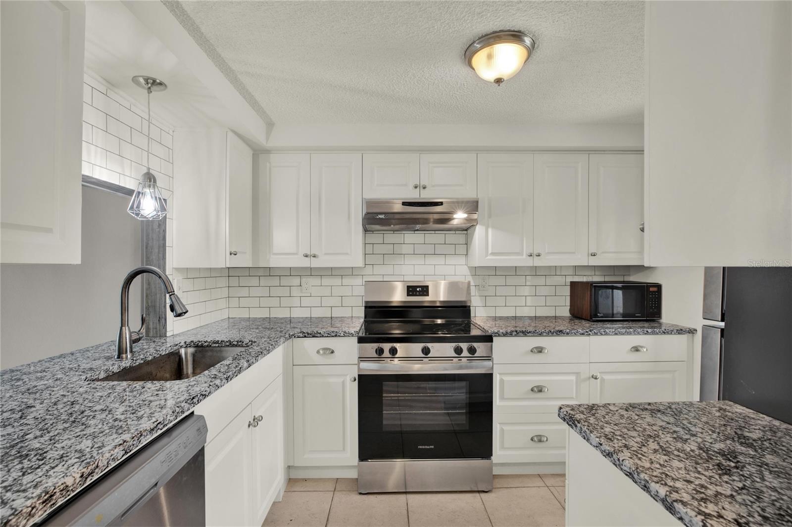 4115 HAMPTON DR #n/a — photo 2
