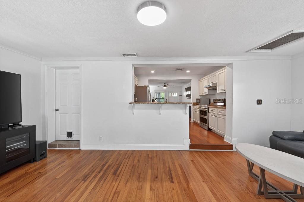 1715 S HUBERT AVE — photo 19