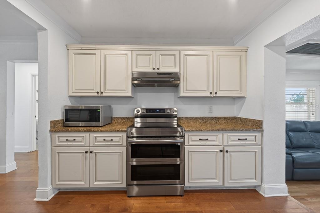 1715 S HUBERT AVE — photo 14