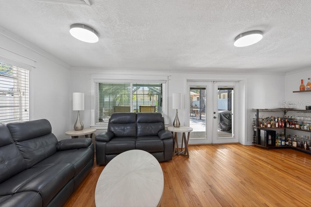 1715 S HUBERT AVE — photo 17