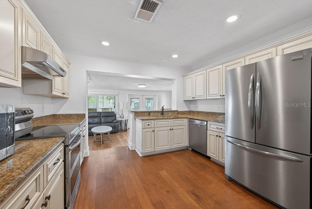 1715 S HUBERT AVE — photo 11
