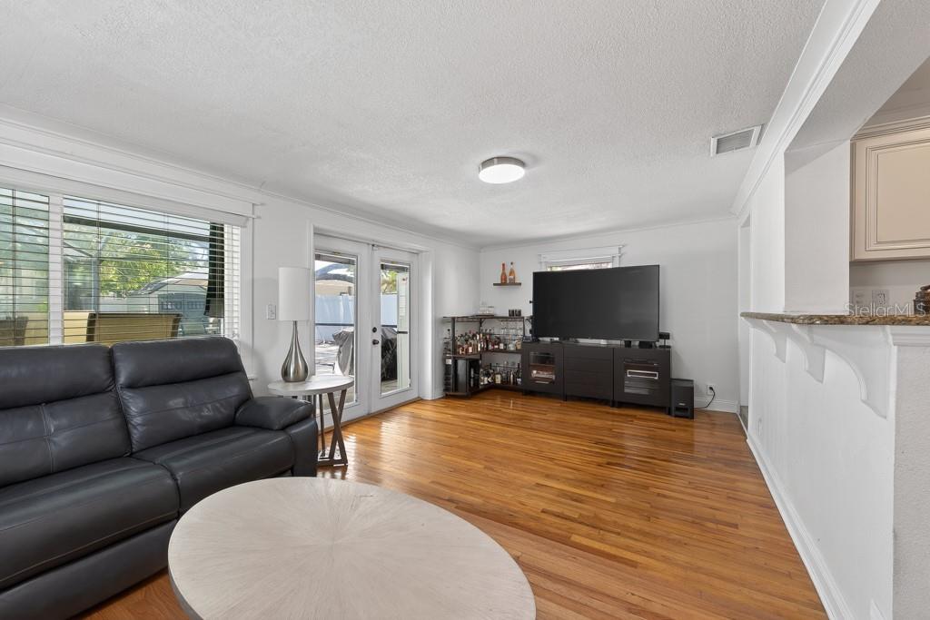 1715 S HUBERT AVE — photo 18
