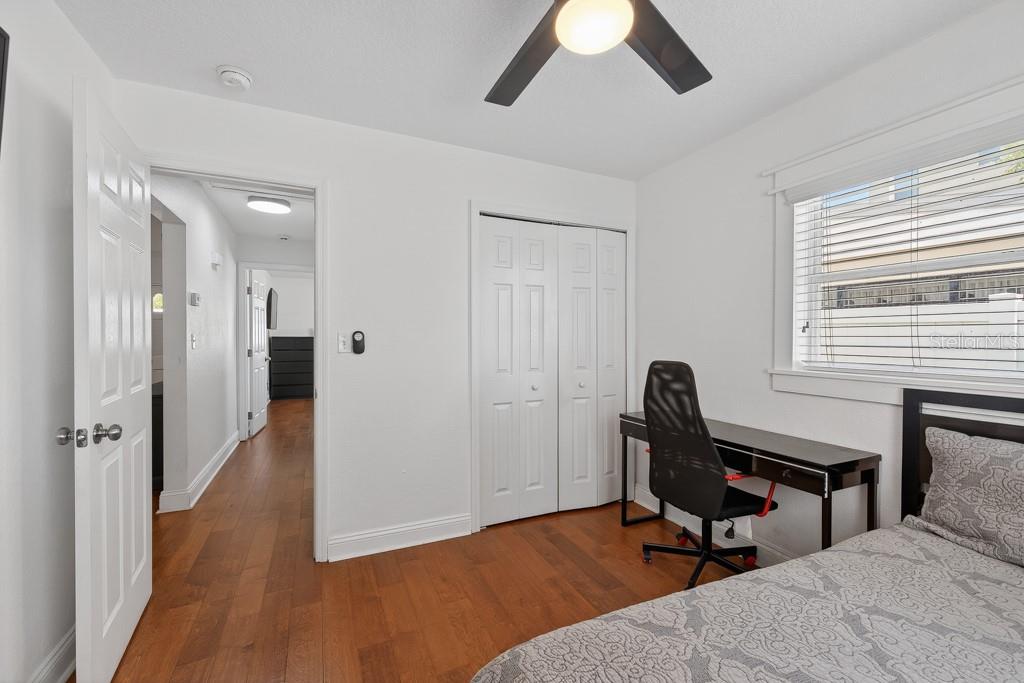 1715 S HUBERT AVE — photo 33