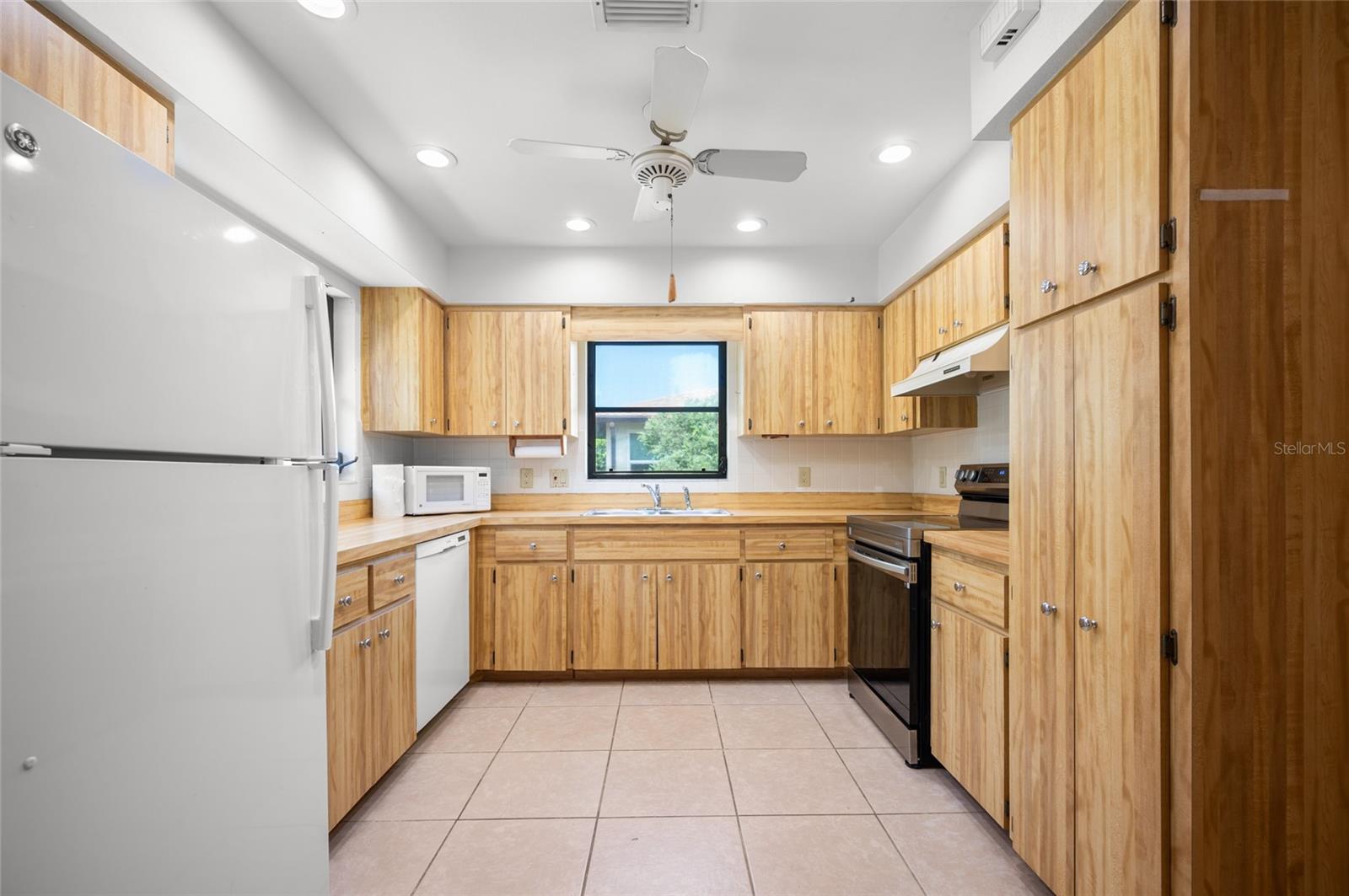 221 HIGH POINT DR #221A — photo 10