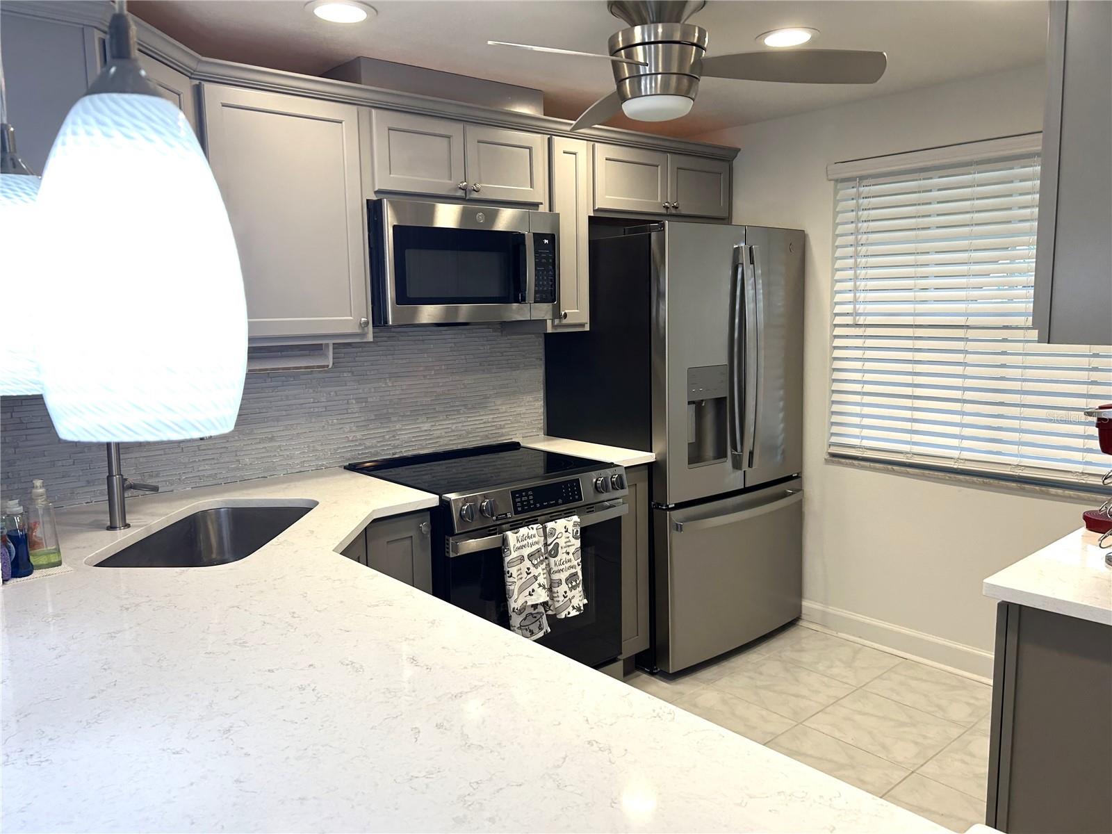 4211 STRATFORD DR #4211 — photo 5