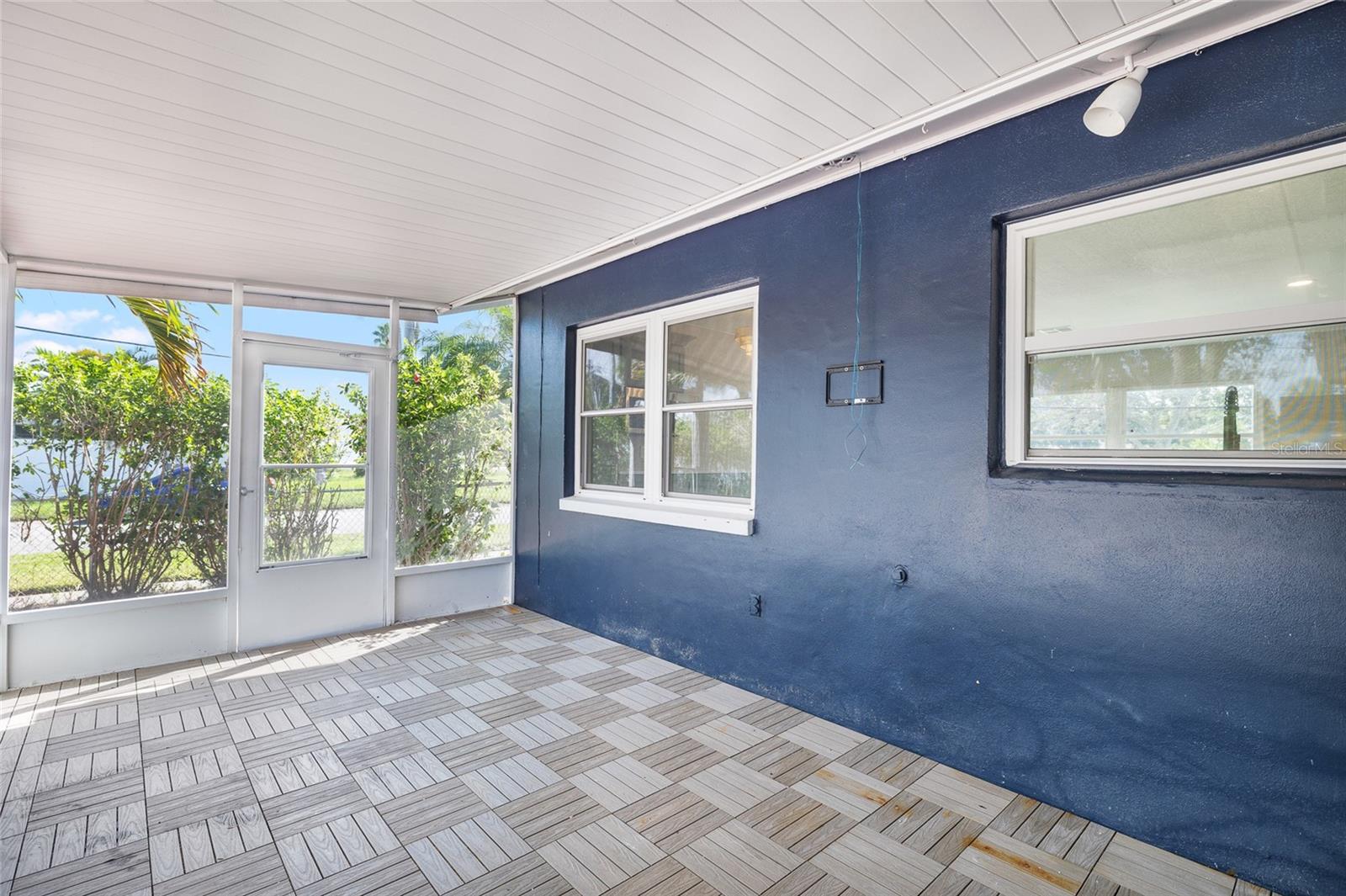 5901 DENVER ST NE — photo 32