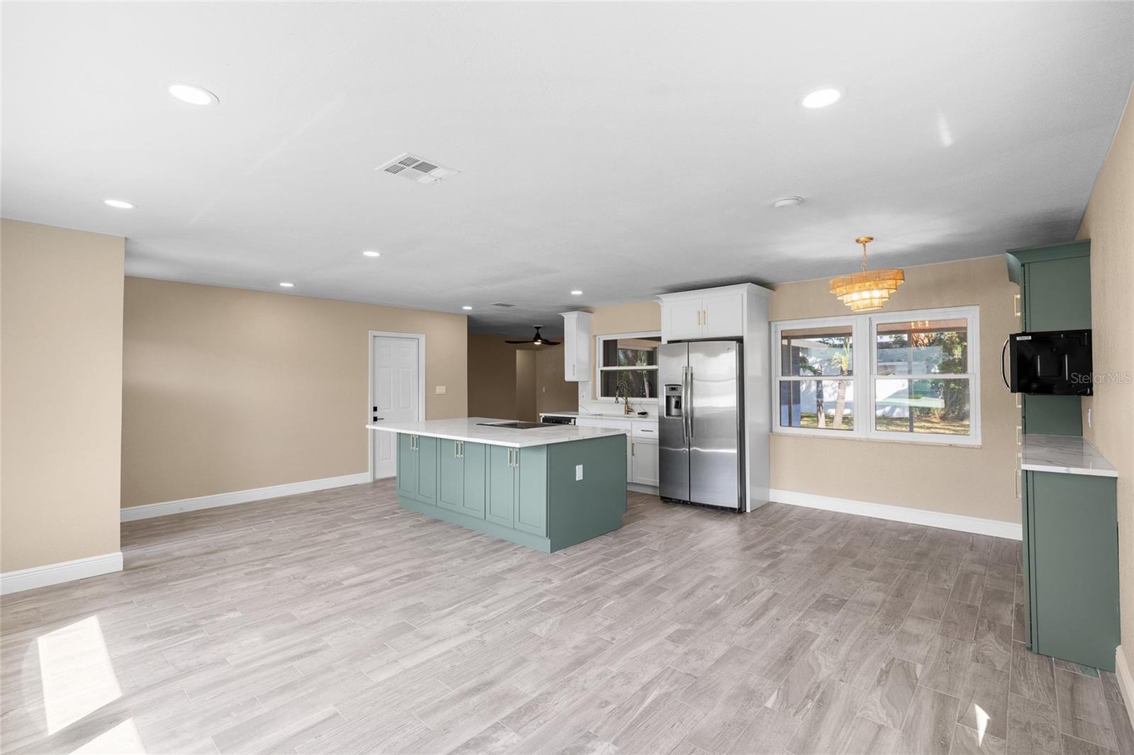 5901 DENVER ST NE — photo 8