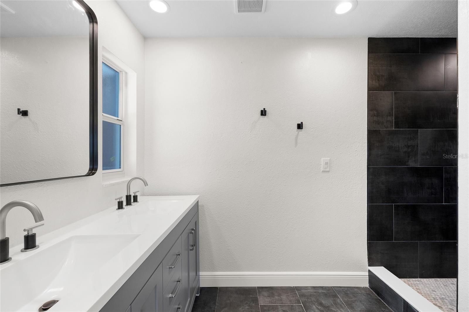 5901 DENVER ST NE — photo 25