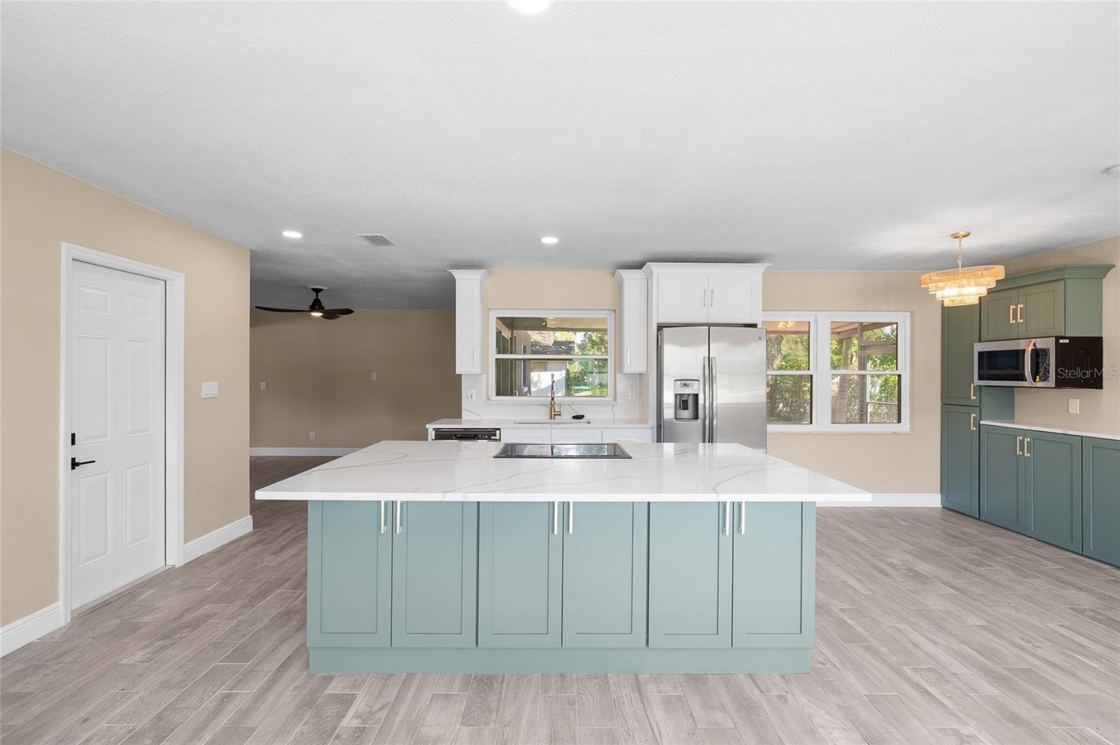 5901 DENVER ST NE — photo 10