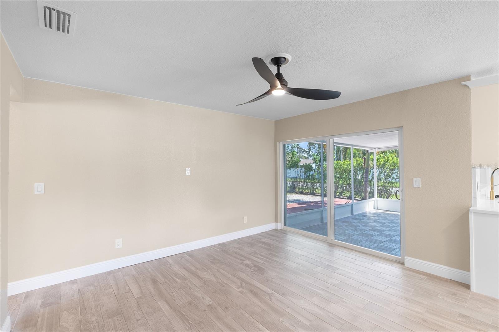 5901 DENVER ST NE — photo 14