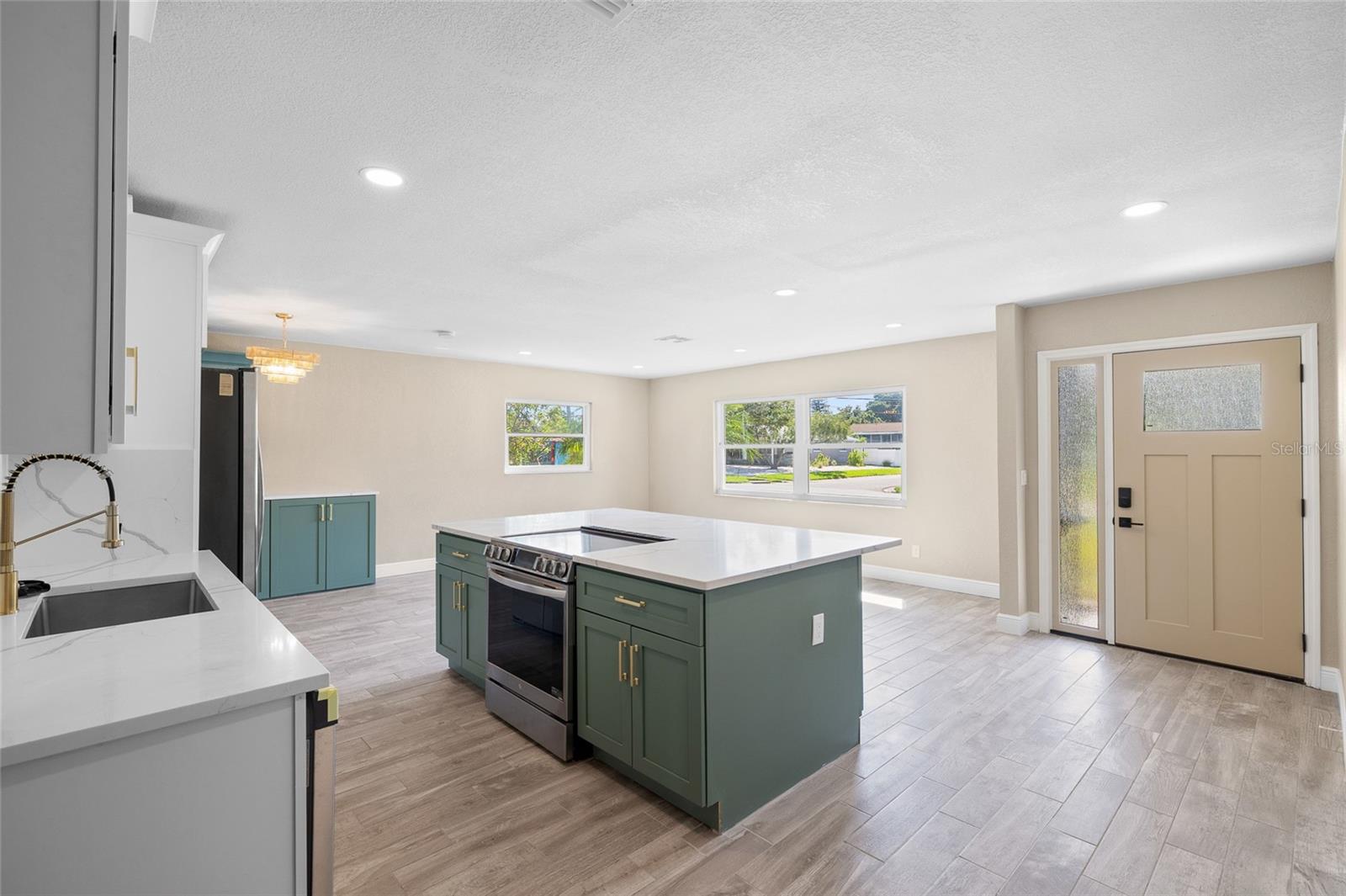 5901 DENVER ST NE — photo 5