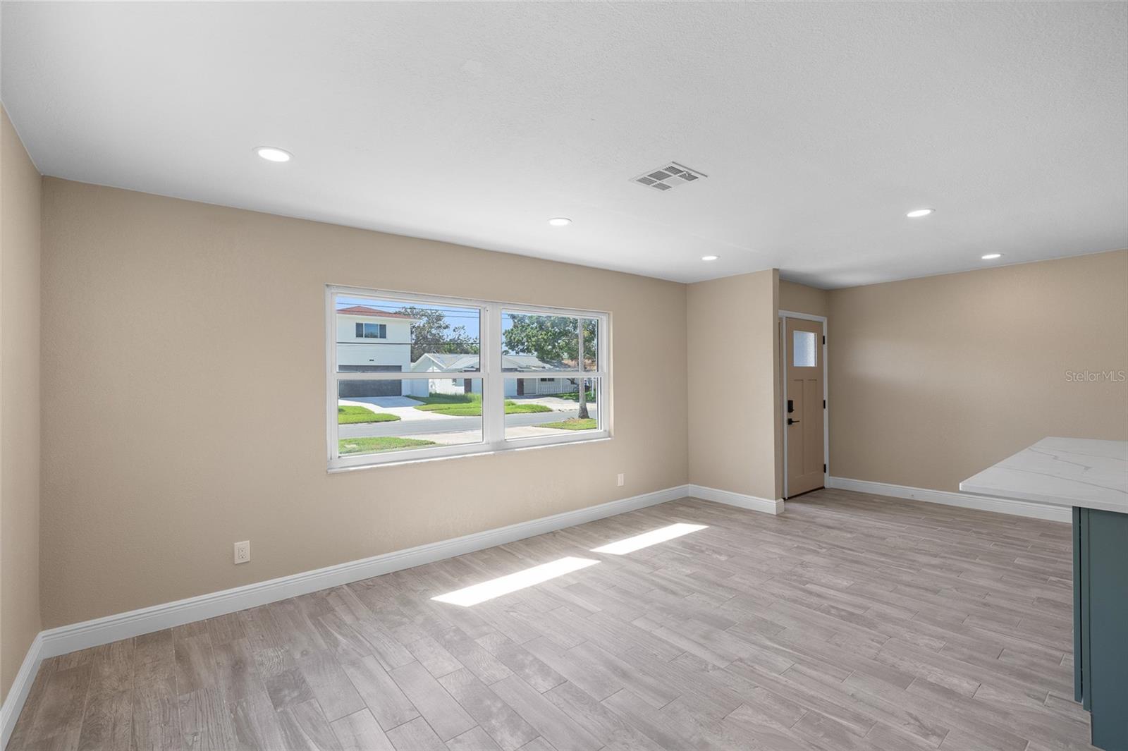 5901 DENVER ST NE — photo 6