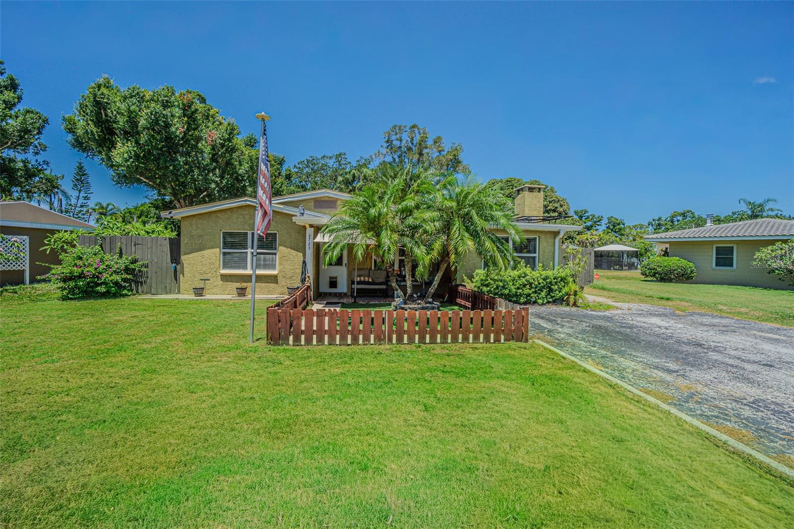 721 OLEANDER WAY S — photo 3