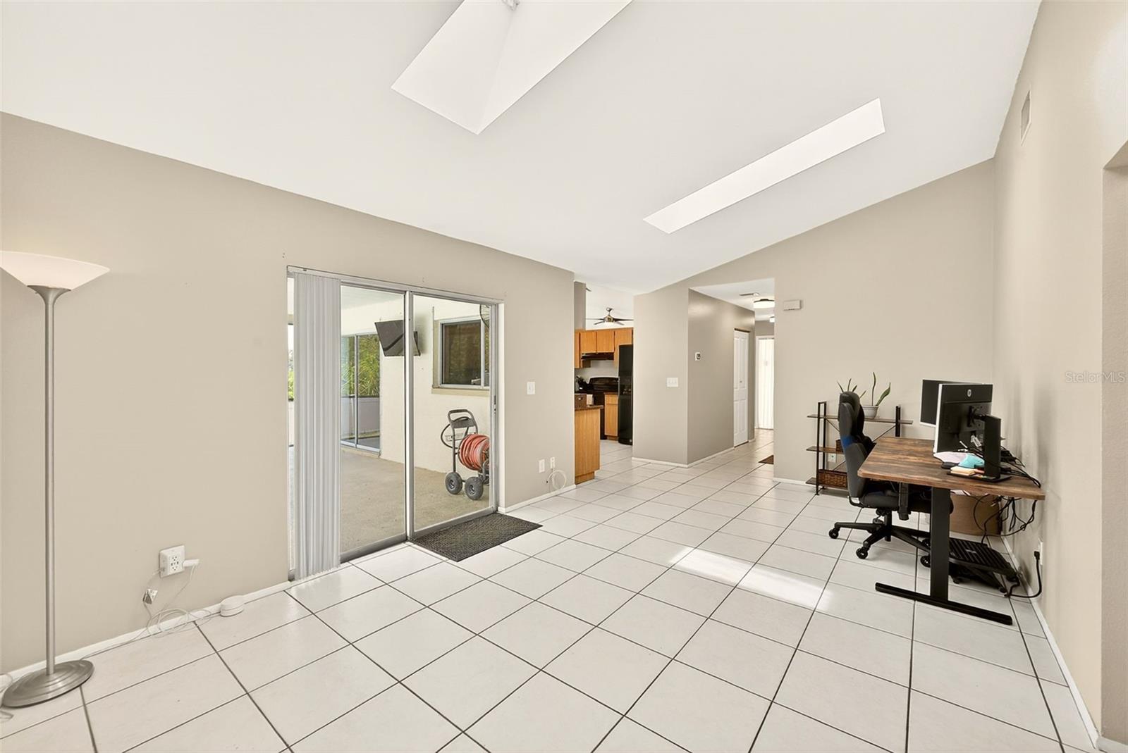 1400 CLUB DR — photo 10