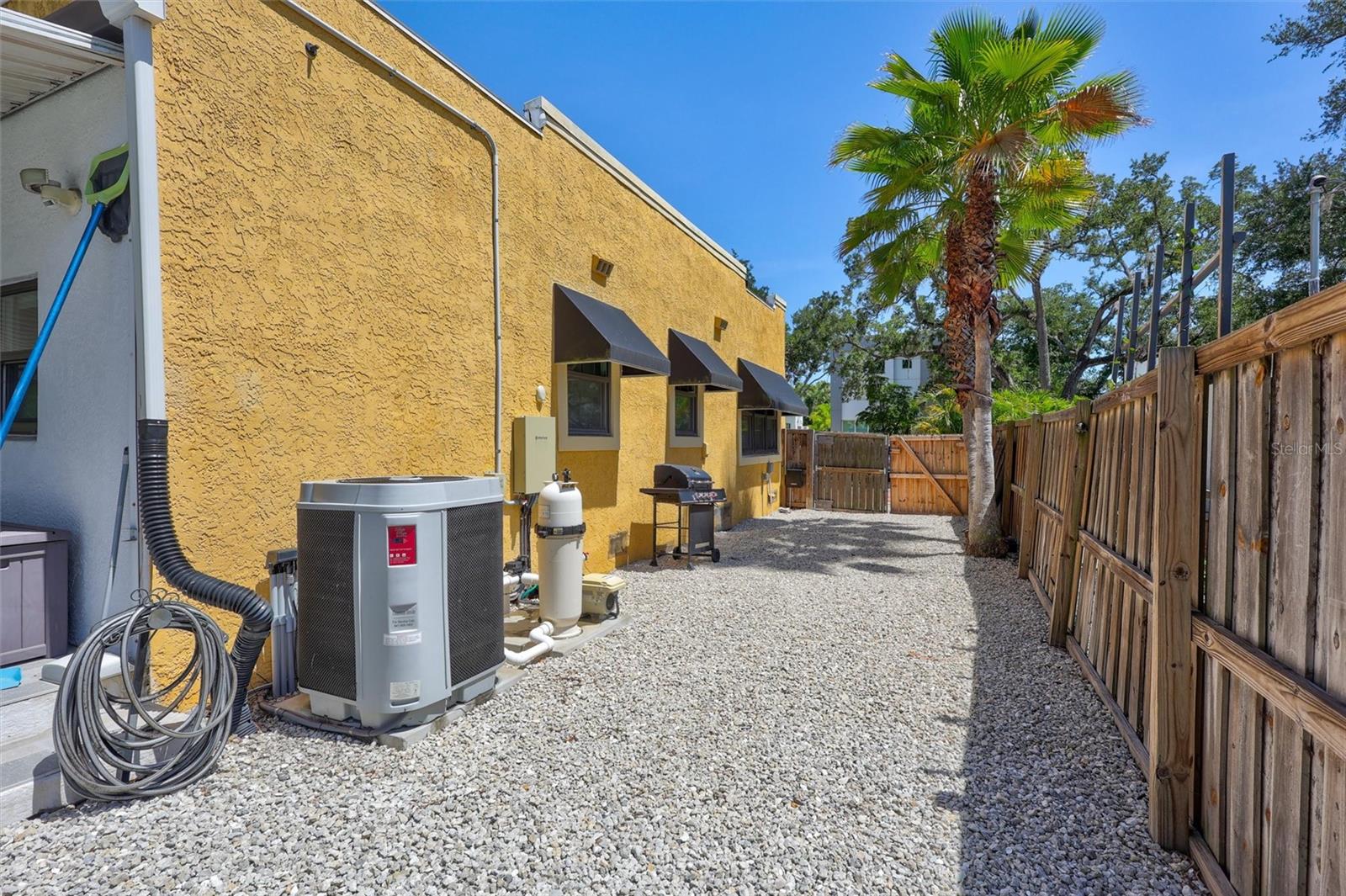 2437 FLOYD ST — photo 40